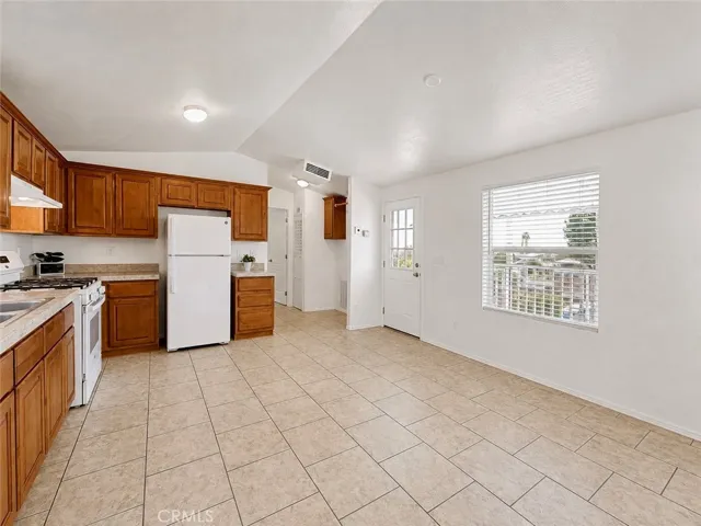 12995 6th 3, Yucaipa, California 92399