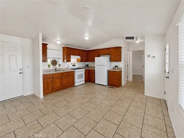 12995 6th 3, Yucaipa, California 92399