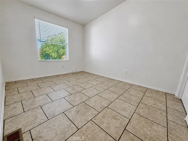 12995 6th 3, Yucaipa, California 92399