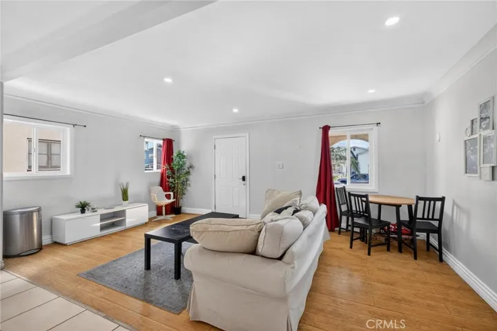 4533 Saturn, Los Angeles, California 90019