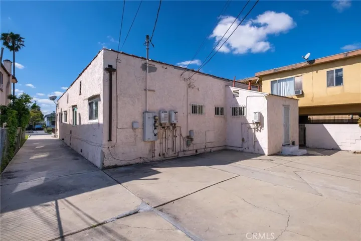 4533 Saturn, Los Angeles, California 90019