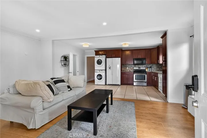 4533 Saturn, Los Angeles, California 90019