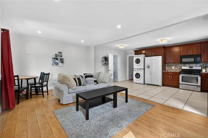 4533 Saturn, Los Angeles, California 90019