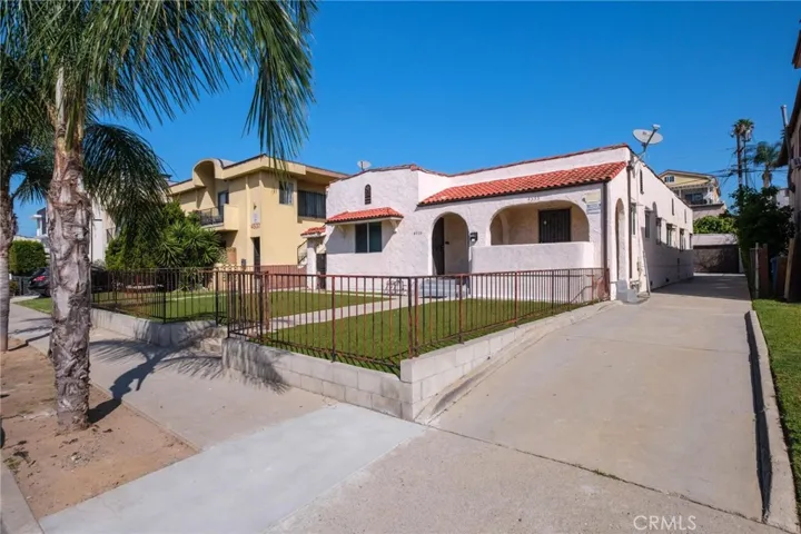 4533 Saturn, Los Angeles, California 90019