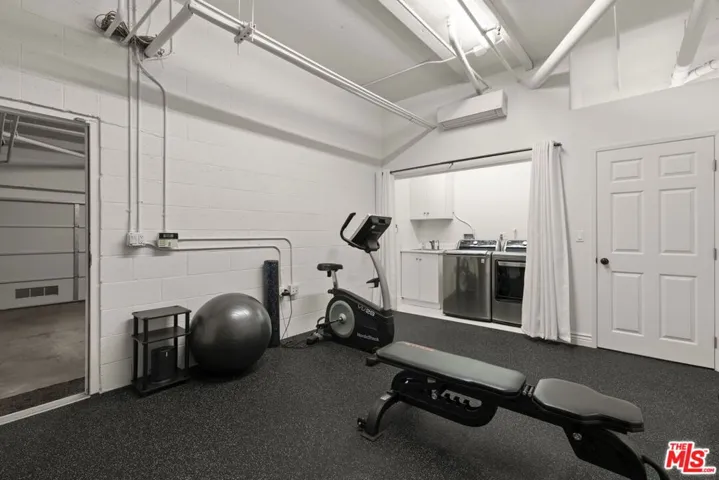 Flex Room with Laundry