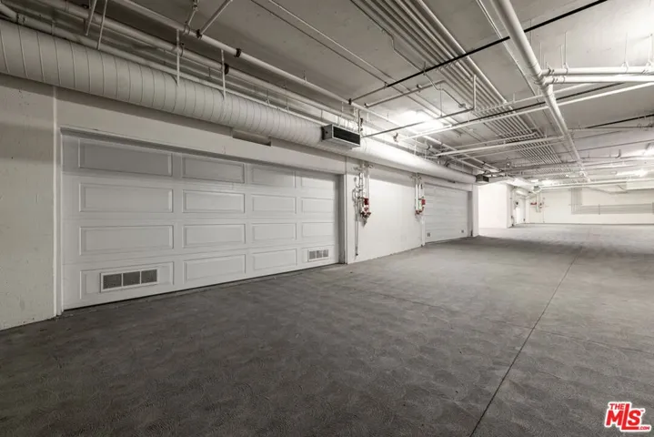 Private Garage Door in Common