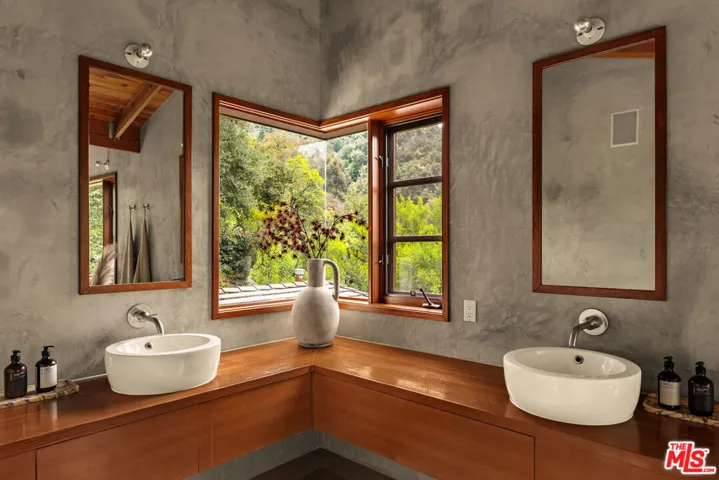 2424 Nichols Canyon Road, Los Angeles, California 90046