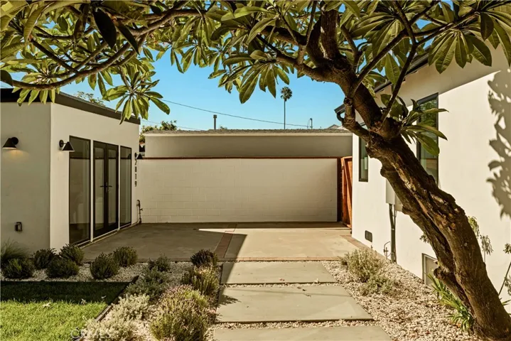 2817 S Barrington, Los Angeles, California 90064