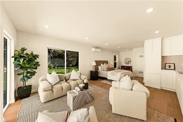 2817 S Barrington, Los Angeles, California 90064