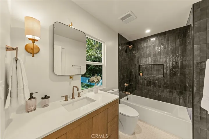 2817 S Barrington, Los Angeles, California 90064
