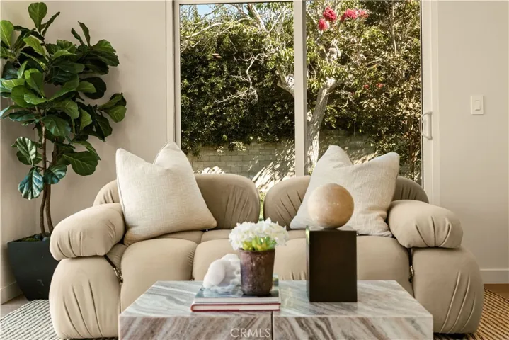 2817 S Barrington, Los Angeles, California 90064