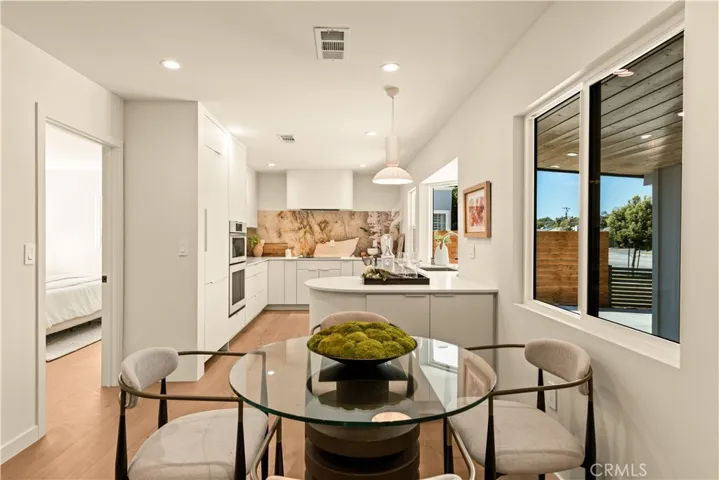 2817 S Barrington, Los Angeles, California 90064