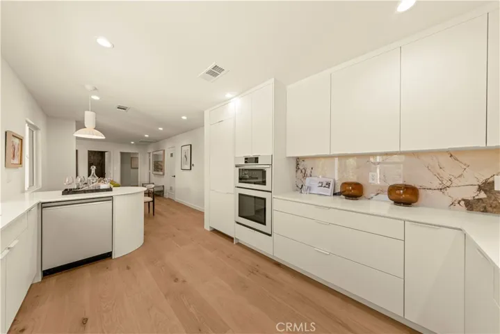 2817 S Barrington, Los Angeles, California 90064