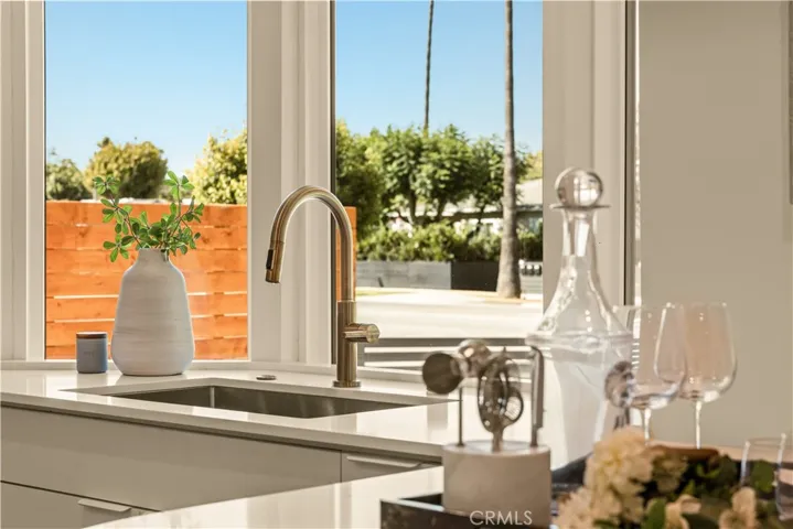 2817 S Barrington, Los Angeles, California 90064