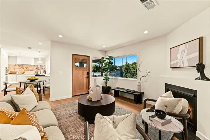 2817 S Barrington, Los Angeles, California 90064