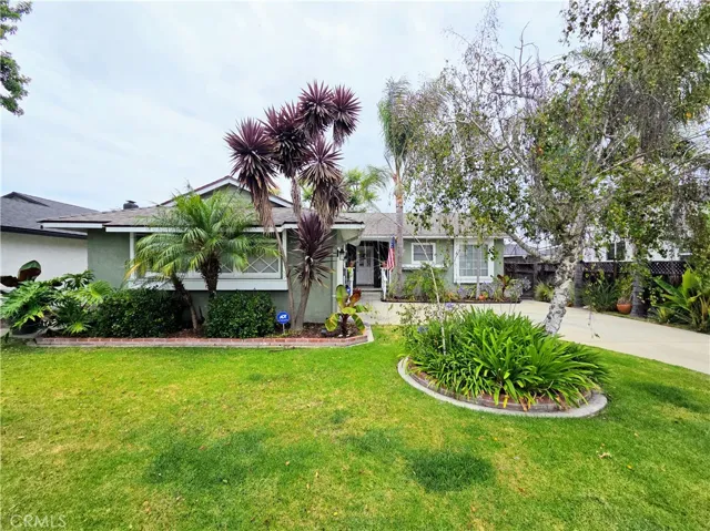 3111 Petaluma, Long Beach, California 90808
