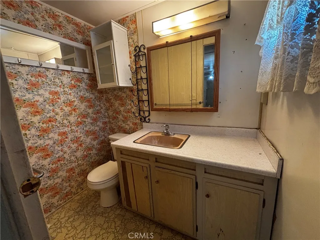 Primary 1/2 Bath