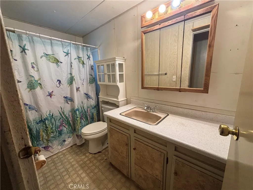 Guest Bath w tub/shower