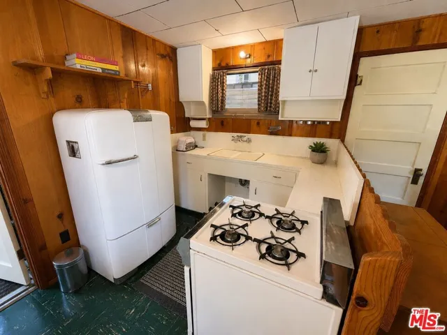 41471 Valley Of The Falls Drive, Forest Falls, California 92339