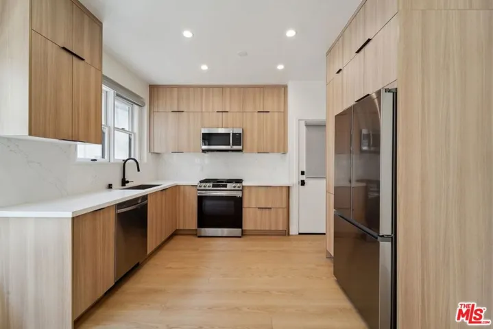 9122 W 3rd Street, Los Angeles, California 90048