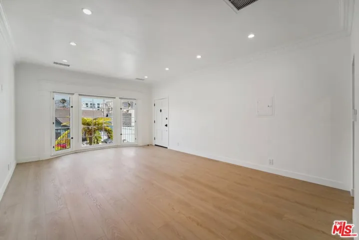 9122 W 3rd Street, Los Angeles, California 90048