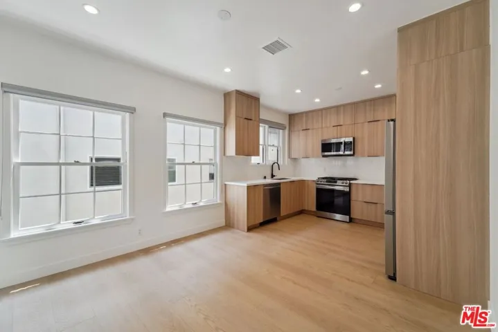 9122 W 3rd Street, Los Angeles, California 90048