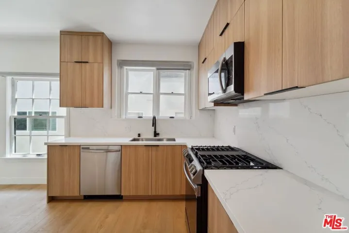 9122 W 3rd Street, Los Angeles, California 90048