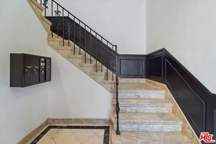 9122 W 3rd Street, Los Angeles, California 90048