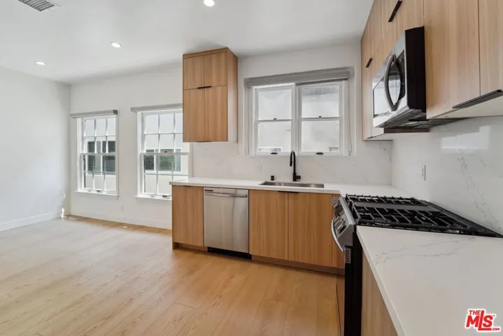 9122 W 3rd Street, Los Angeles, California 90048