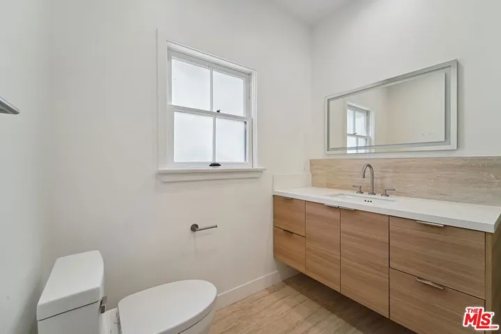 9122 W 3rd Street, Los Angeles, California 90048