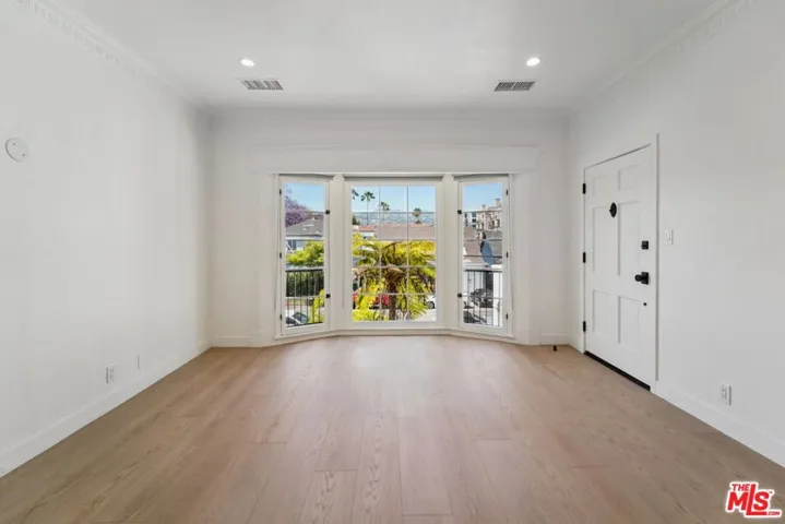 9122 W 3rd Street, Los Angeles, California 90048