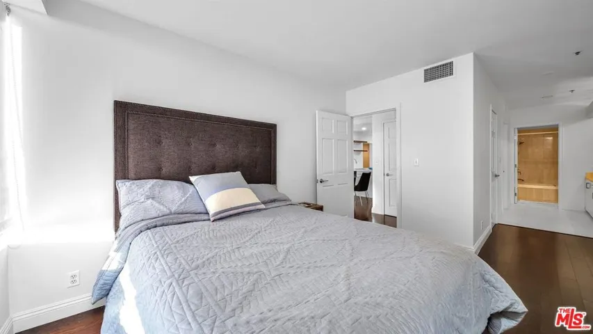 10724 Wilshire Boulevard 809, Los Angeles, California 90024