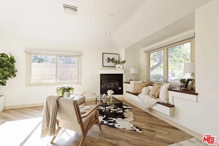 272 N Chester Avenue 101, Pasadena, California 91106