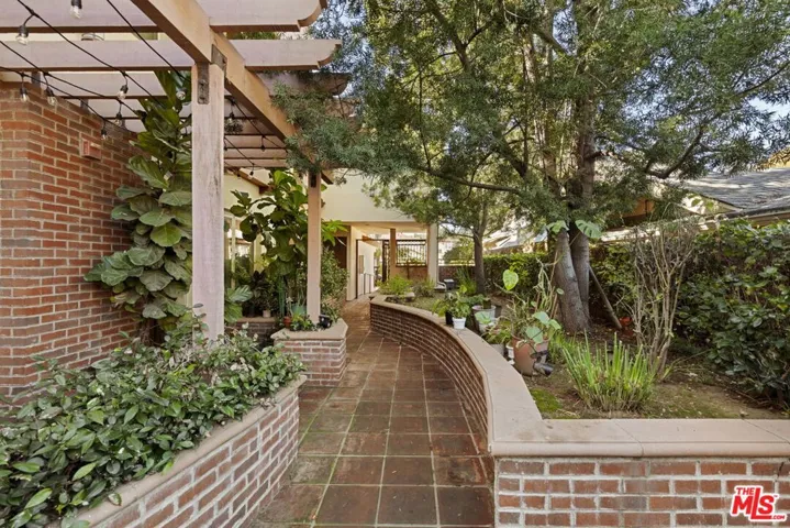 272 N Chester Avenue 101, Pasadena, California 91106