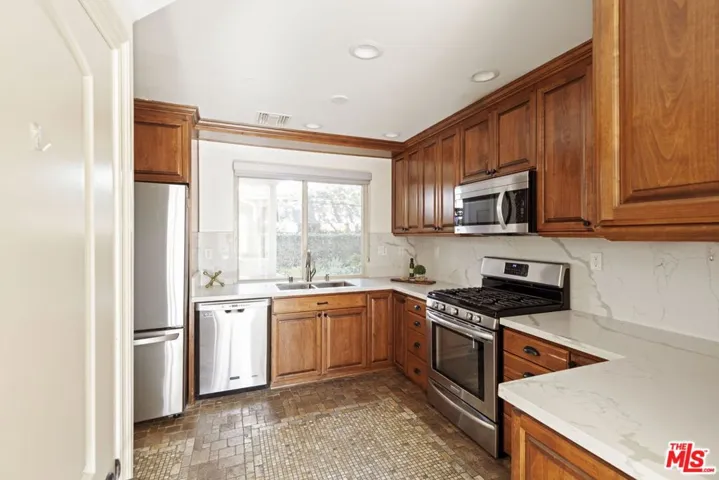 272 N Chester Avenue 101, Pasadena, California 91106