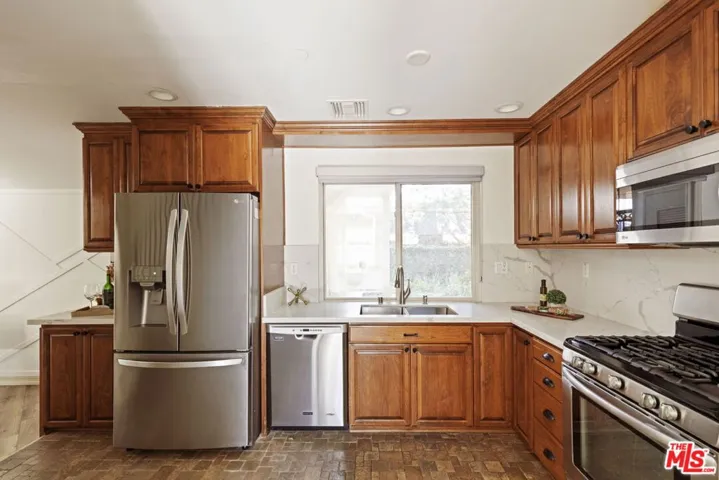 272 N Chester Avenue 101, Pasadena, California 91106