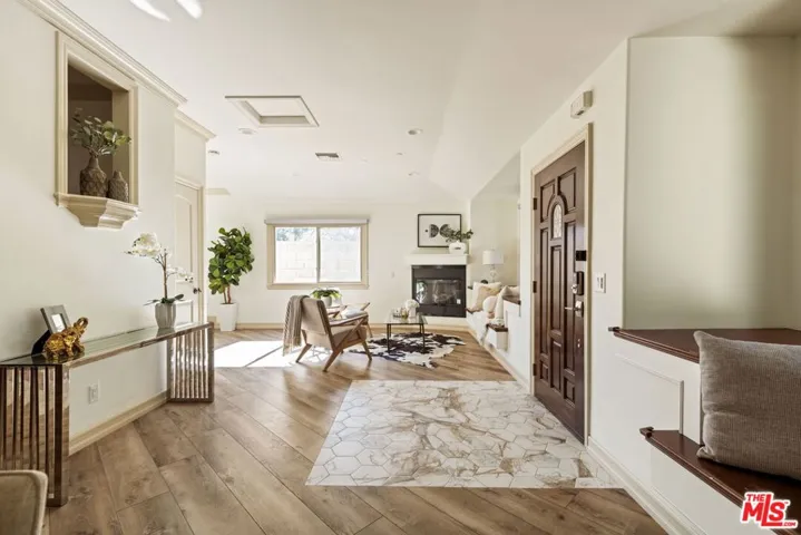 272 N Chester Avenue 101, Pasadena, California 91106
