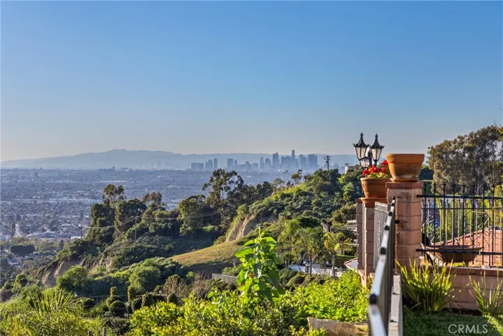 4807 Cinco View, Whittier, California 90601