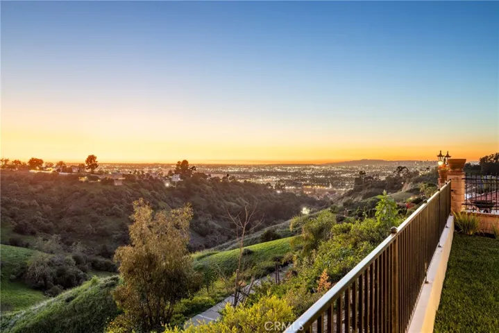 4807 Cinco View, Whittier, California 90601