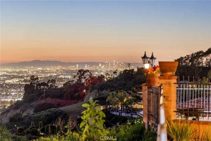 4807 Cinco View, Whittier, California 90601
