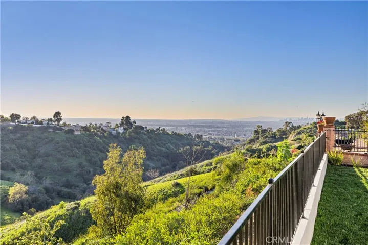 4807 Cinco View, Whittier, California 90601