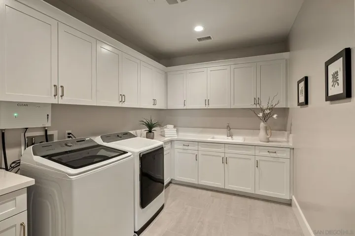 , Encinitas, California 92024