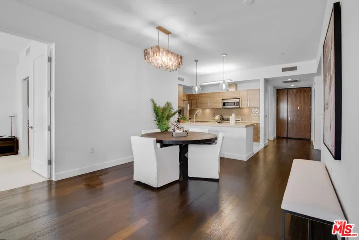 855 N Croft Avenue 206, West Hollywood, California 90069