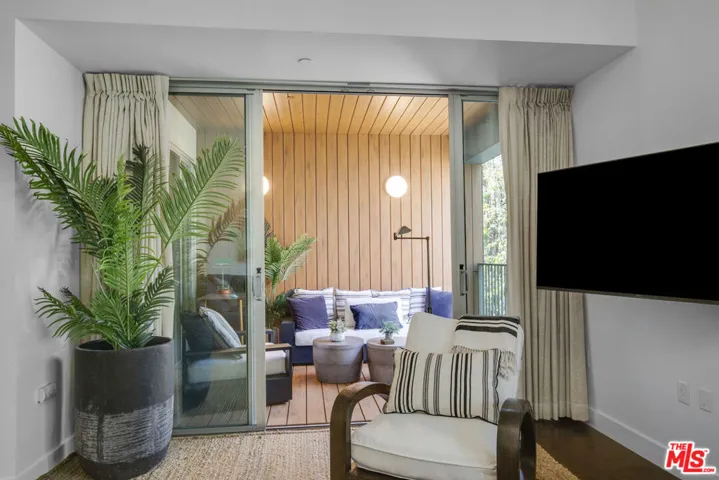 855 N Croft Avenue 206, West Hollywood, California 90069