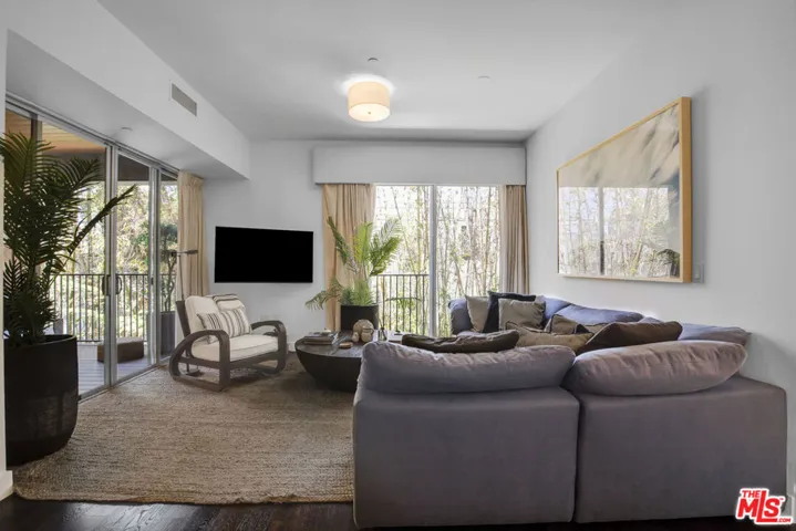 855 N Croft Avenue 206, West Hollywood, California 90069