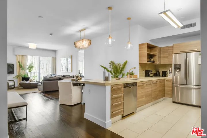 855 N Croft Avenue 206, West Hollywood, California 90069