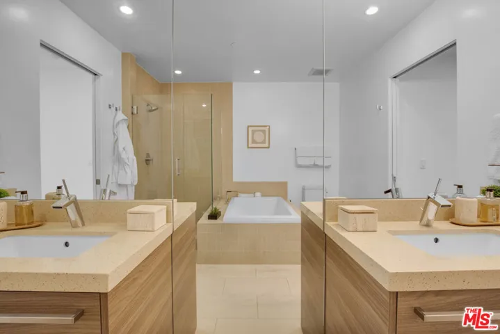 855 N Croft Avenue 206, West Hollywood, California 90069
