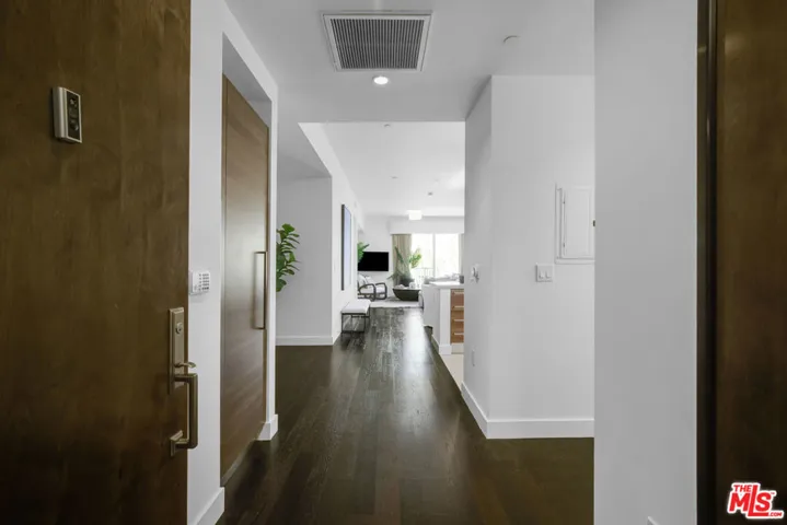855 N Croft Avenue 206, West Hollywood, California 90069