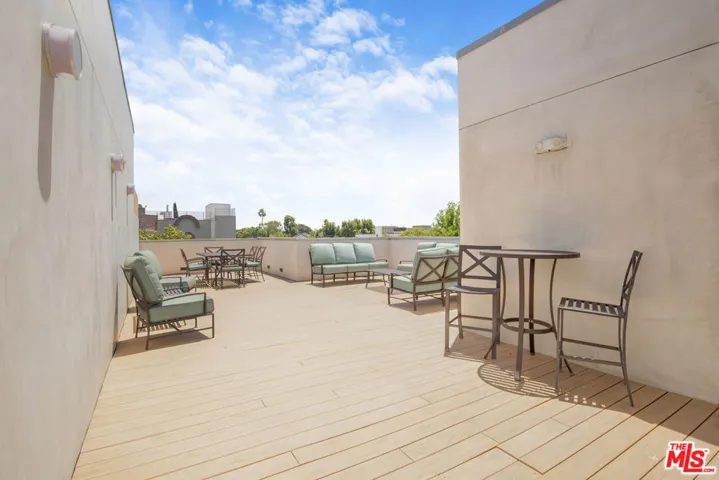 855 N Croft Avenue 206, West Hollywood, California 90069