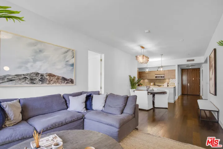 855 N Croft Avenue 206, West Hollywood, California 90069